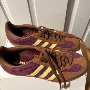 Adidas Gazelle Sneakers-new never worn